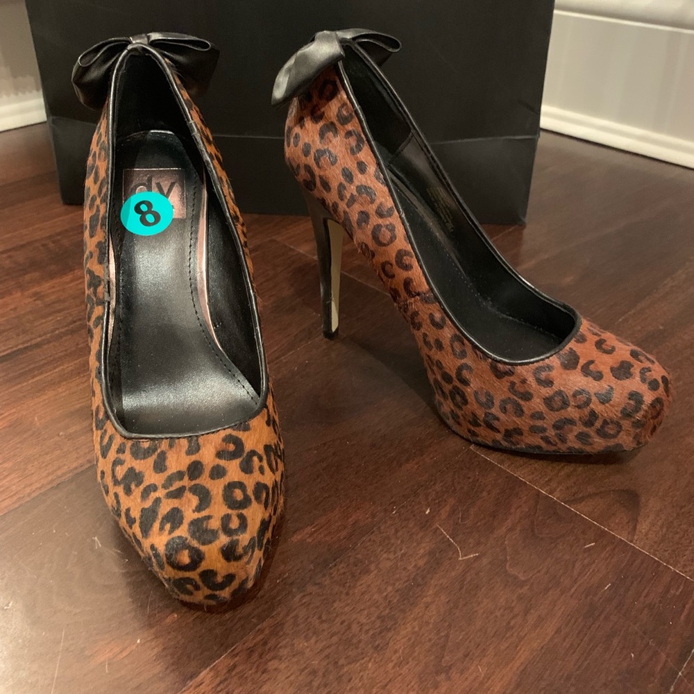 ANIMAL PRINT PUMPS